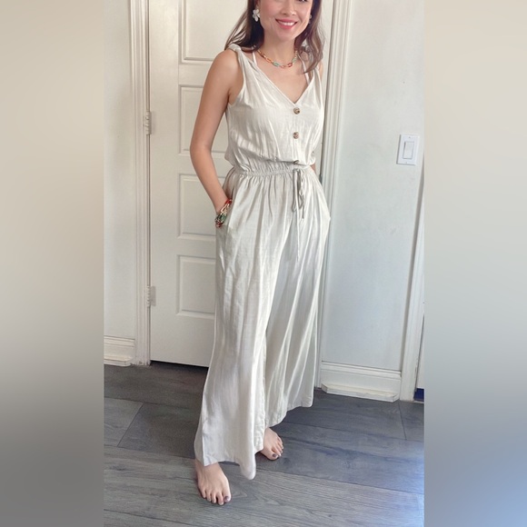 069 Solid Button Detail Wide Leg Casual Jumpsuit - Picture 6 of 9